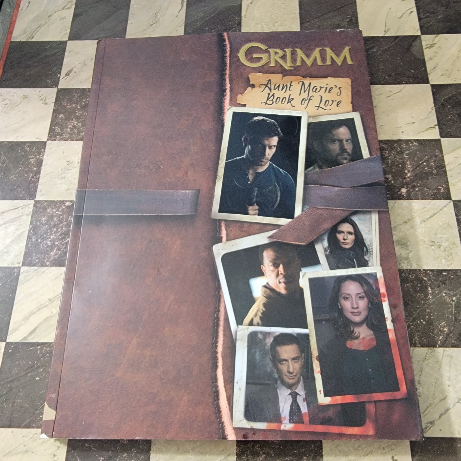 Grimm: Aunt Marie’s Book of Lore by Titan Books (2013, Trade Paperback)