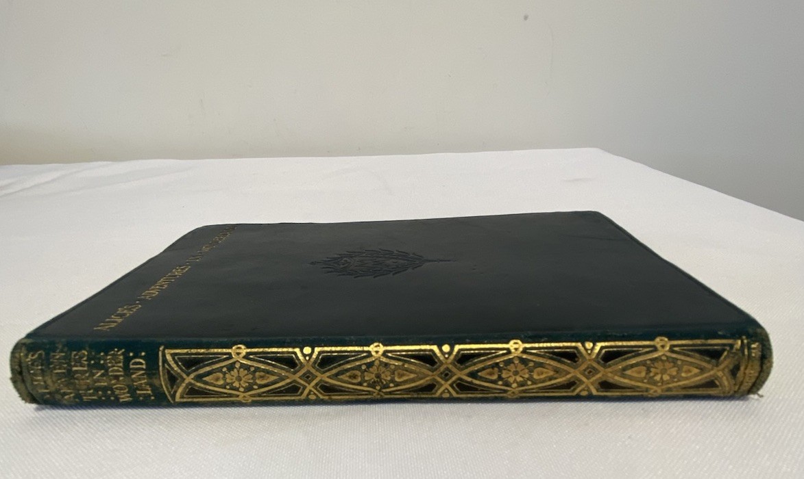 Alice’s Adventures in Wonderland 1910 Lewis Carroll John Tenniel Macmillan Gilt