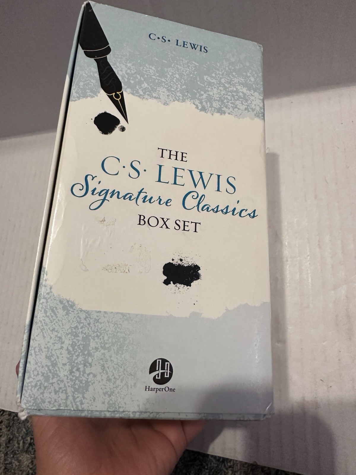 The C. S. Lewis Signature Classics Set 8 Book Box Set & Journal – Never read