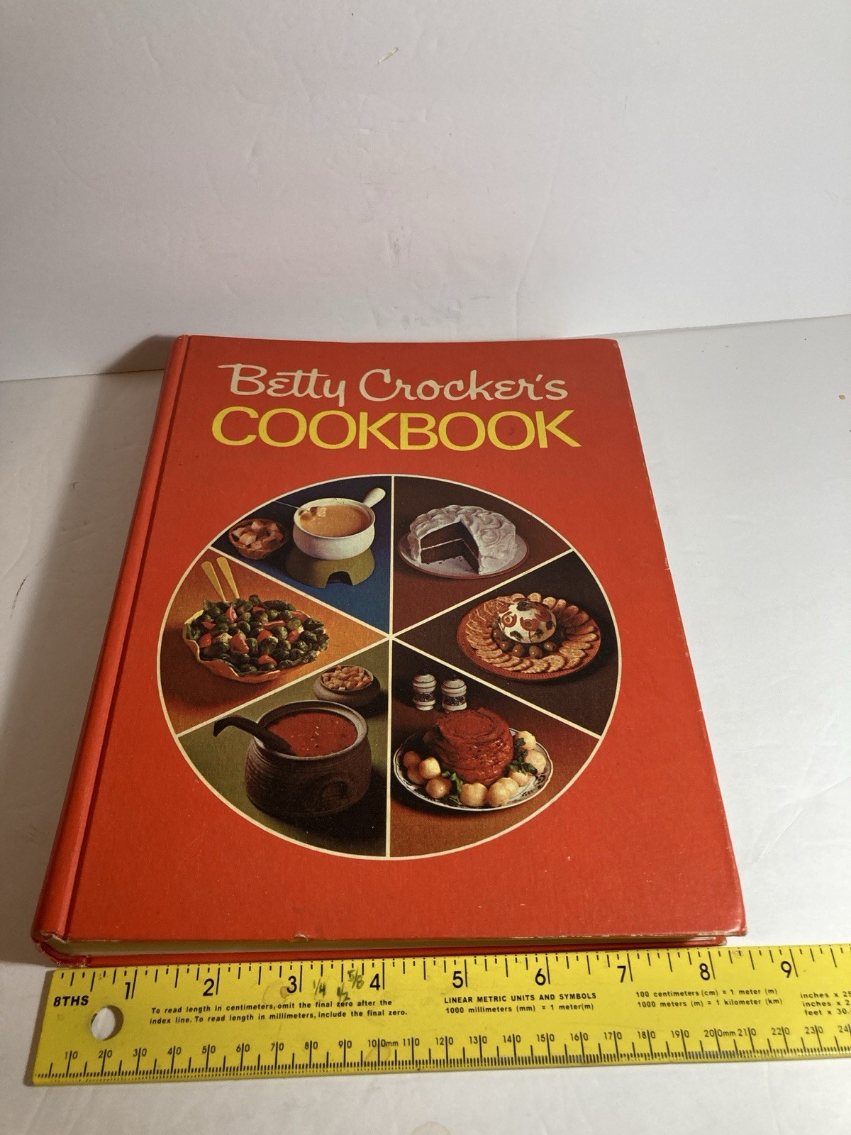 Vintage Betty Crocker’s Cookbook 1974 Tight Binding 480 Pages HC