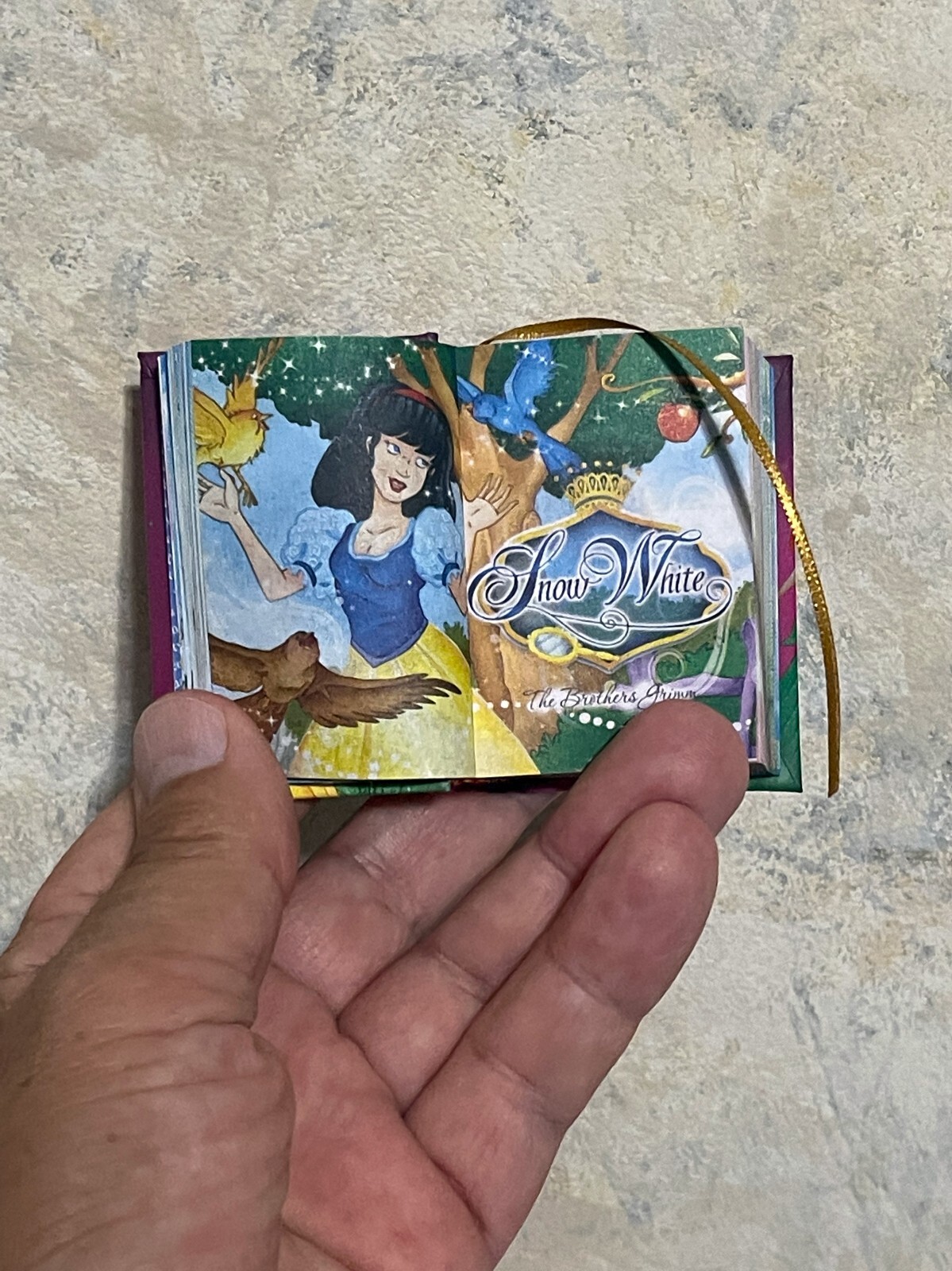 Princesses miniature book readable 440 pages hardcover full color w/golden stand