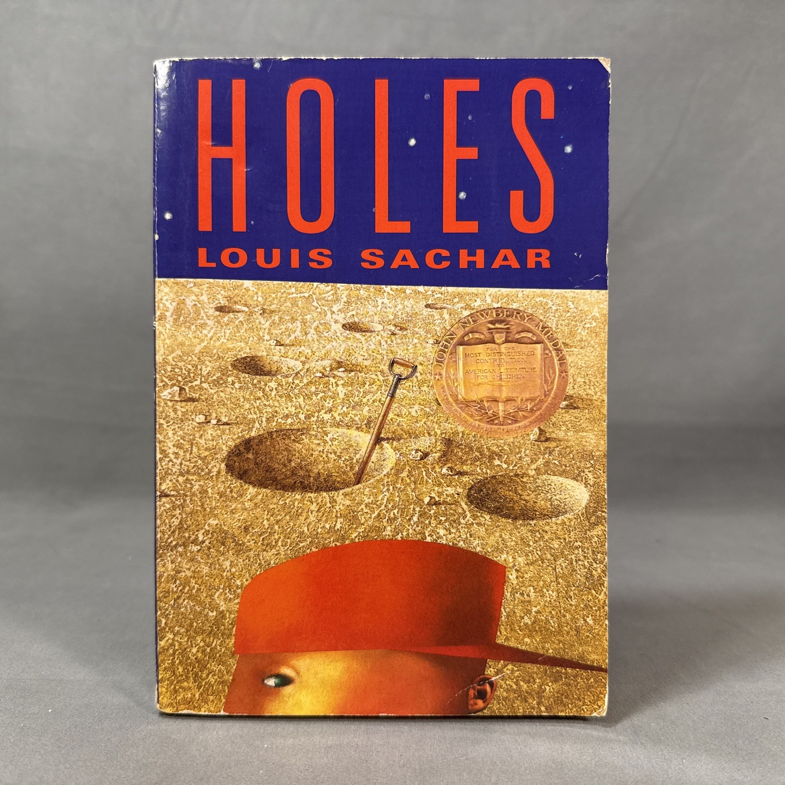 Holes, Louis Sachar, 1st Edition/1st Printing Paperback 1998 – Acceptable Cond
