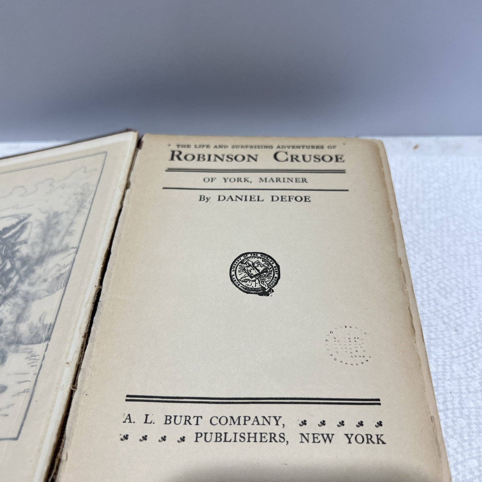 Robinson Crusoe Library Book By Defoe B1