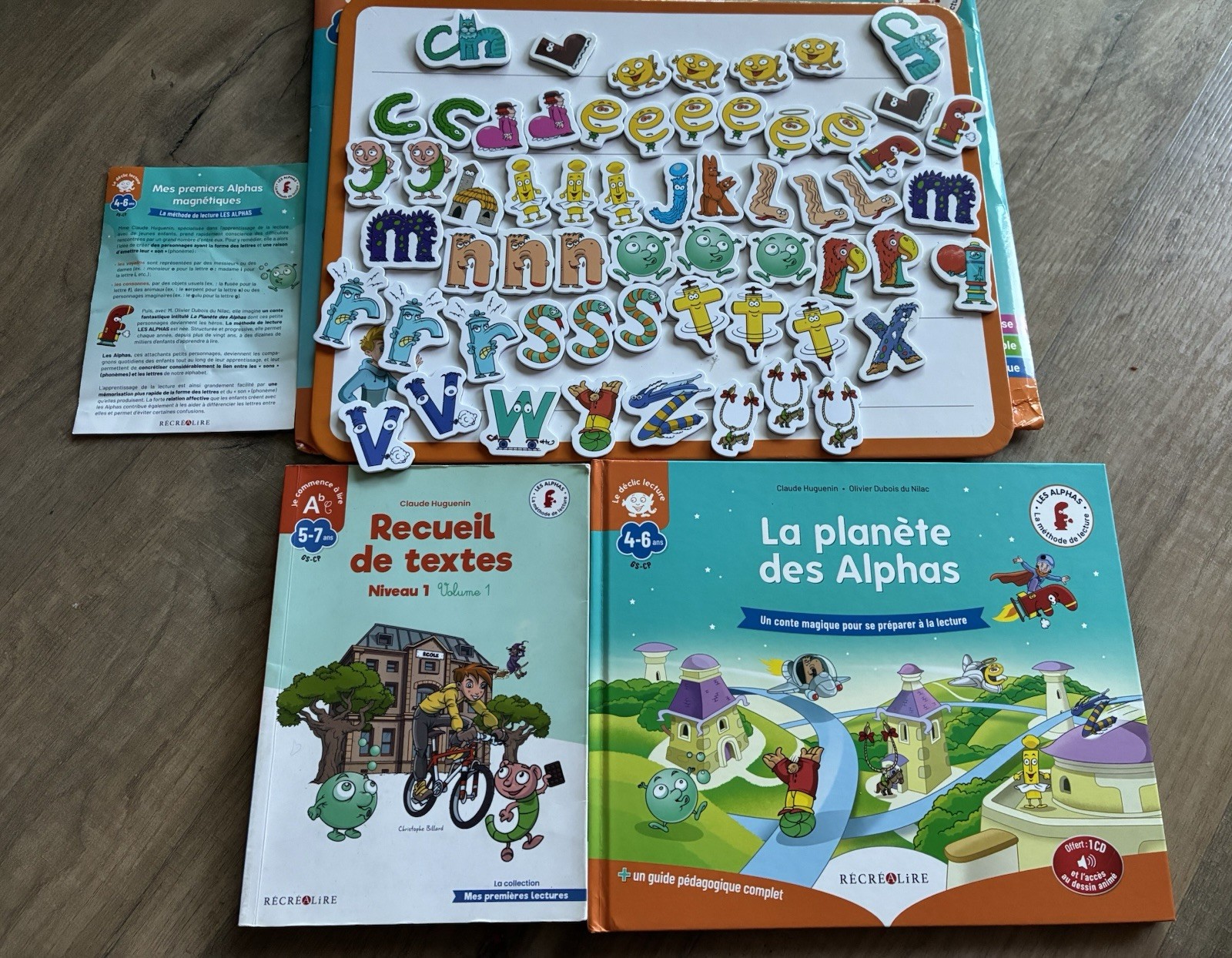 La planète des Alphas French Language Course Set A1 Beginner Book & CD 2021