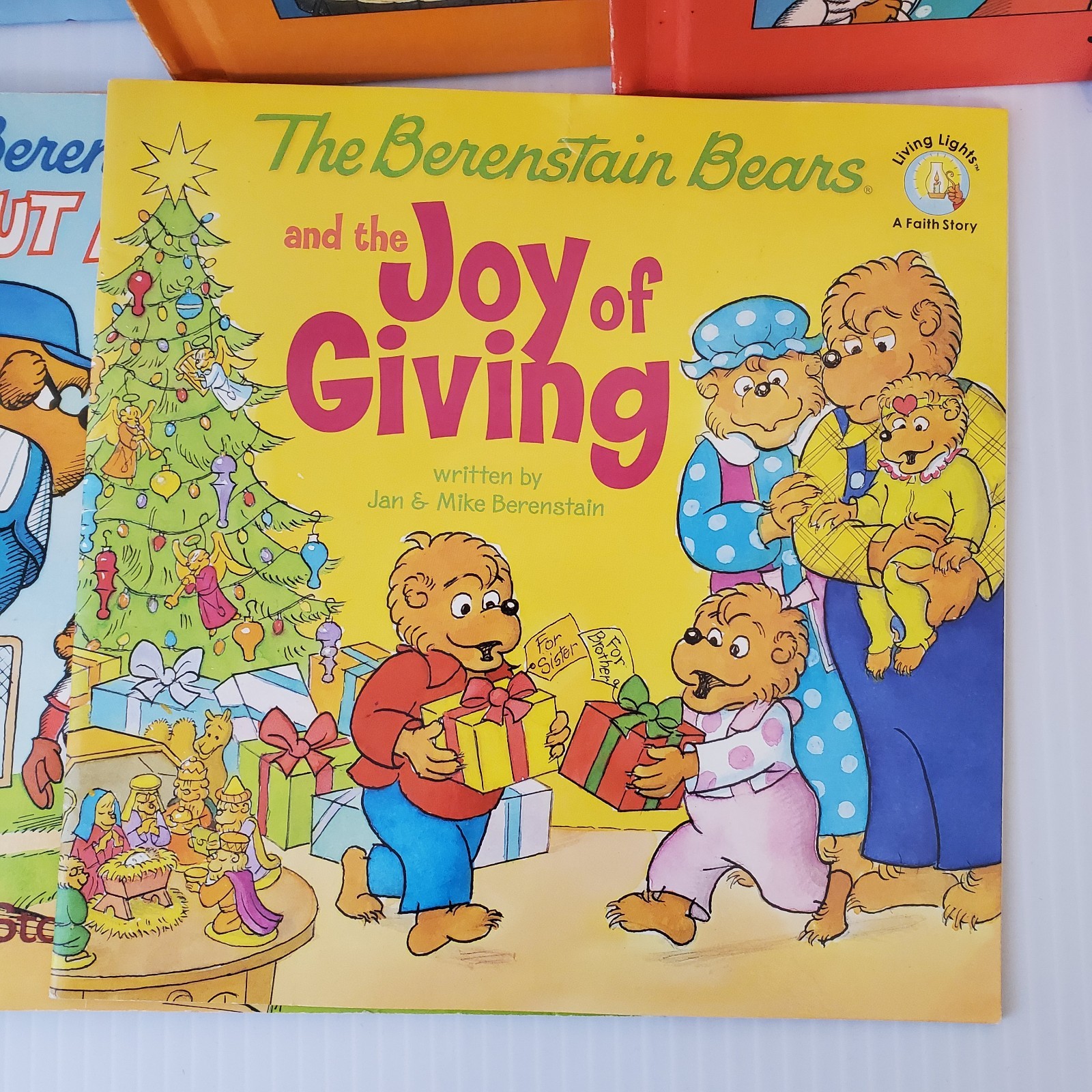 Lot of 17 Berenstain Bears Books by Stan and Jan Berenstain ~ Chapter & Picture