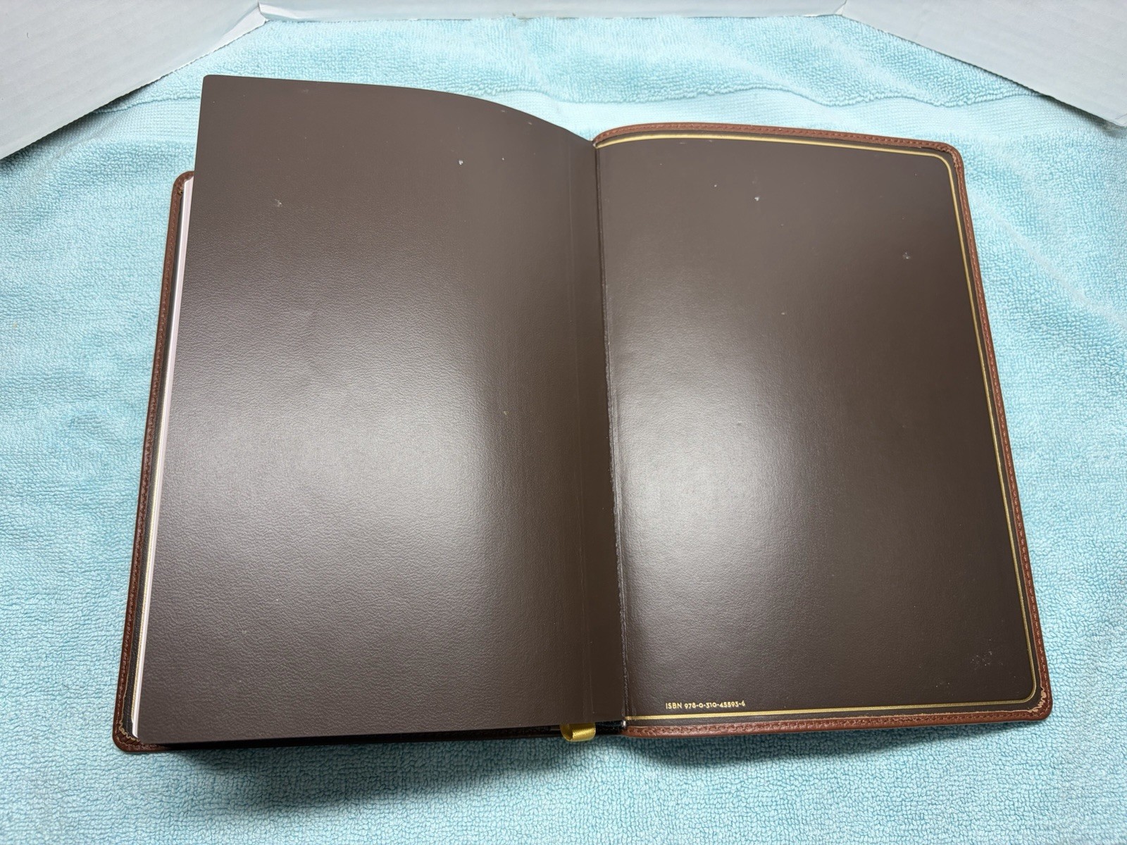 NIV Thinline Bible, Giant Print, Genuine Leather, Buffalo, Red Letter Edition