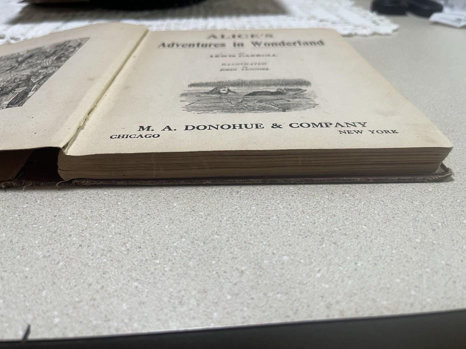 Lewis Carroll Alice’s Adventures in Wonderland Illustrated Cloth M.A. Donohue