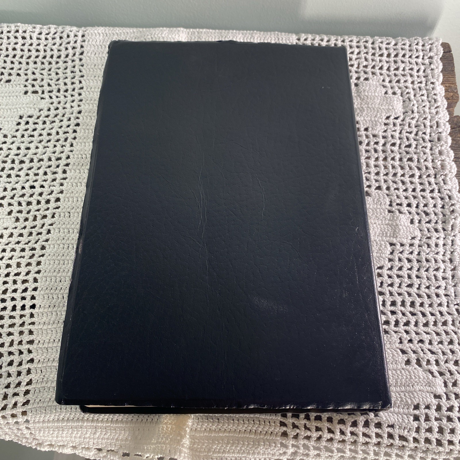 KJV HOLY BIBLE King James Version Black Large Imitation Binding Holman Bible