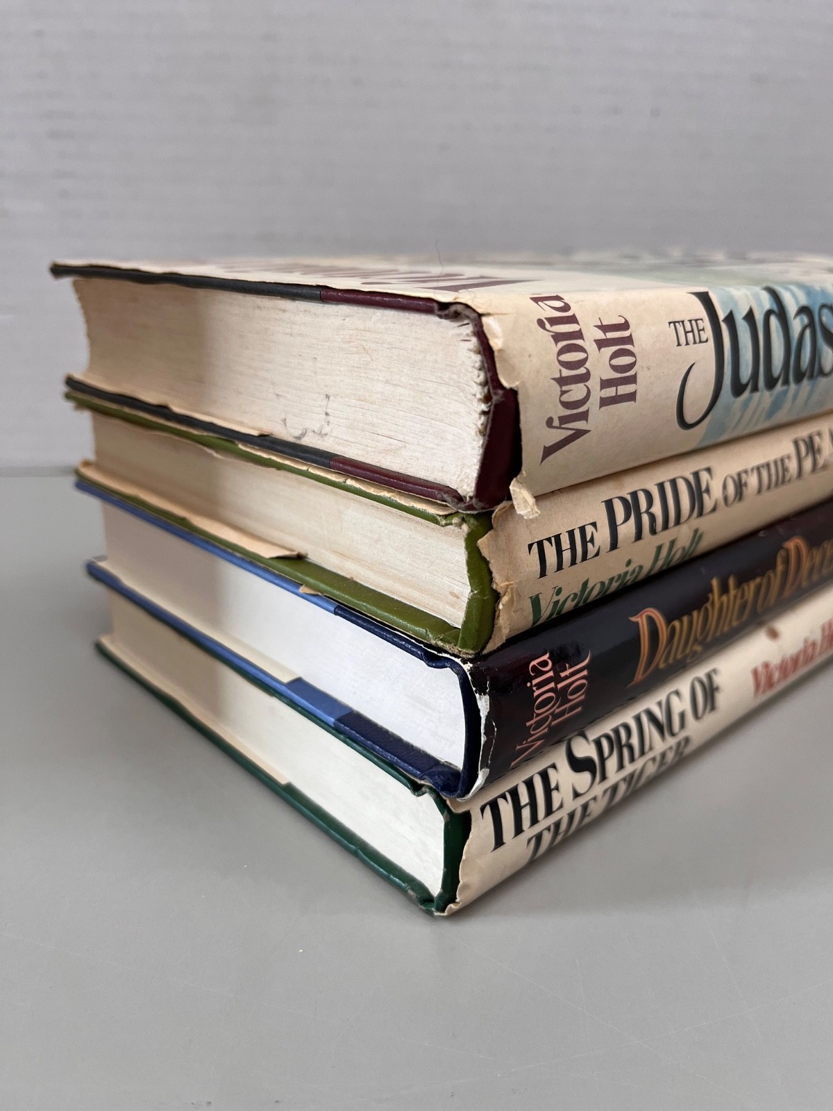 Victoria Holt Lot of 4 Hardcover (See Photos for Titles)