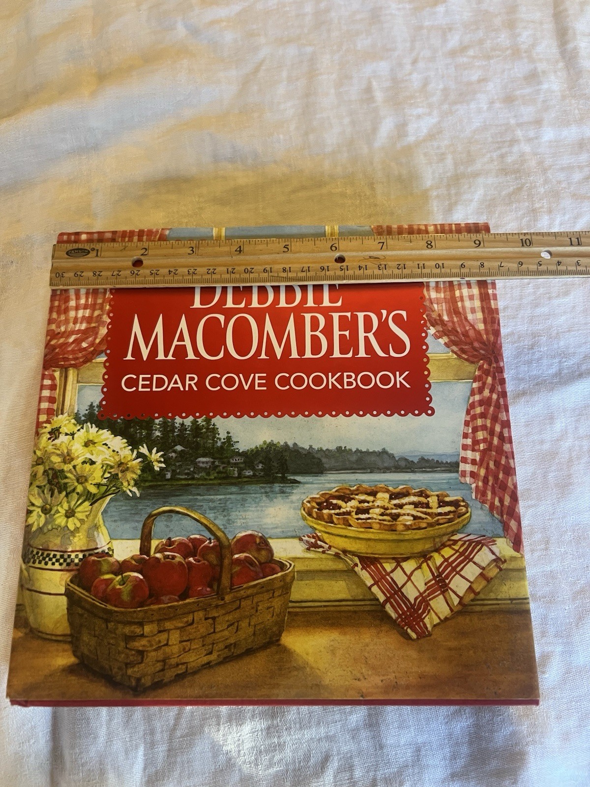 Set Of Two Debbie Macomber Cedar Cove Hardback Cookbooks