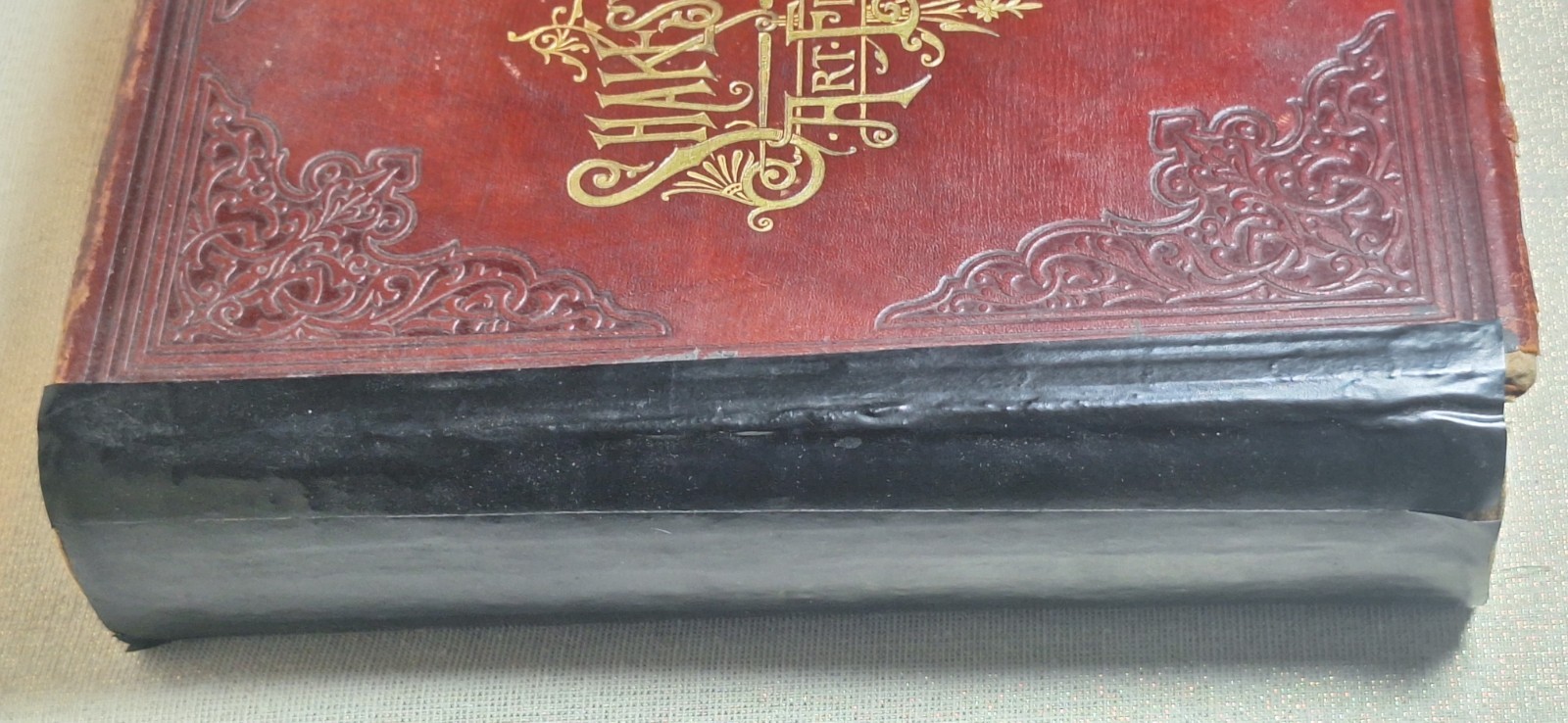 Antique Shakespeare Art Edition 1889 Decorative Debossed Gold Gilt Cover, Edges