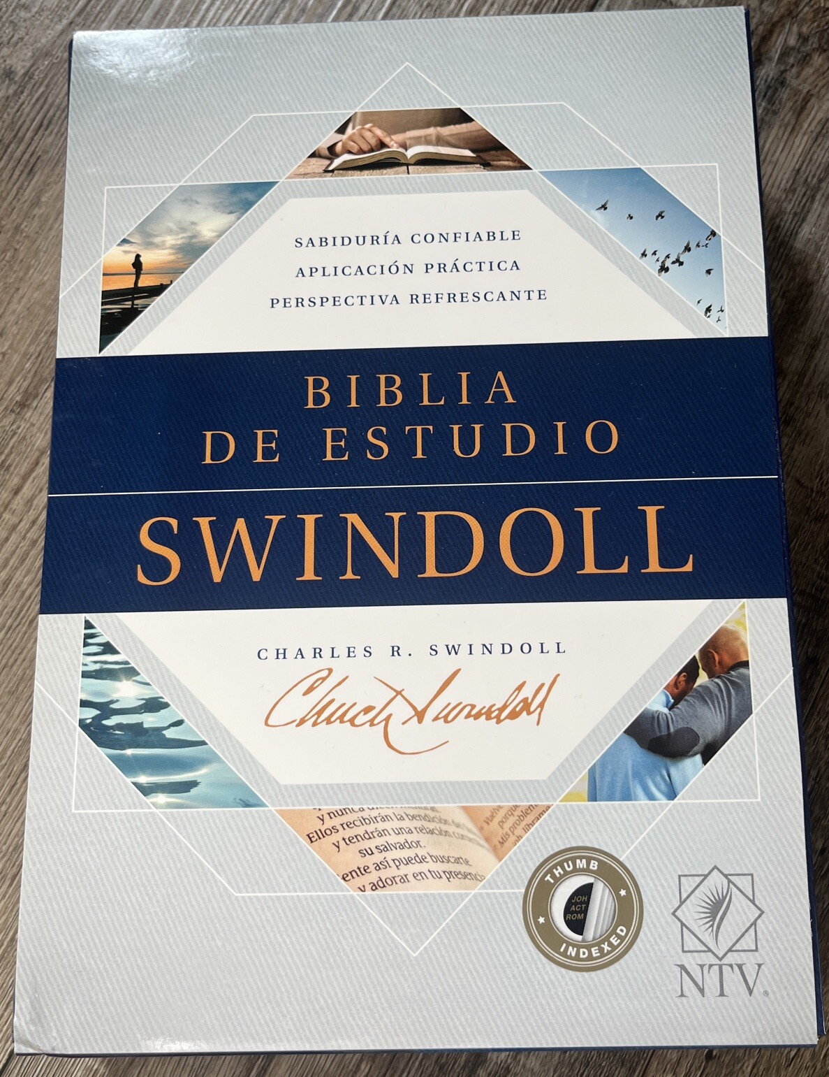 Biblia de Estudio Swindoll NTV: tapa dura con indice