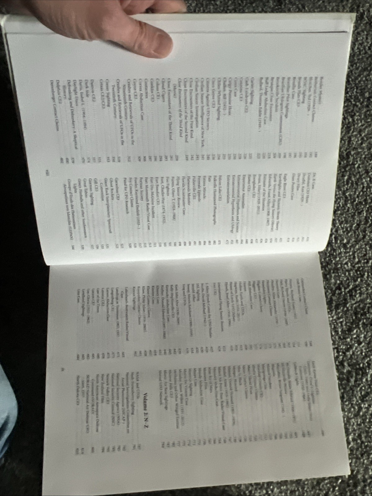 The UFO Encyclopedia Vols 1 & 2 A-Z Oversized HC 1600 Pages Jerome Clark Aliens