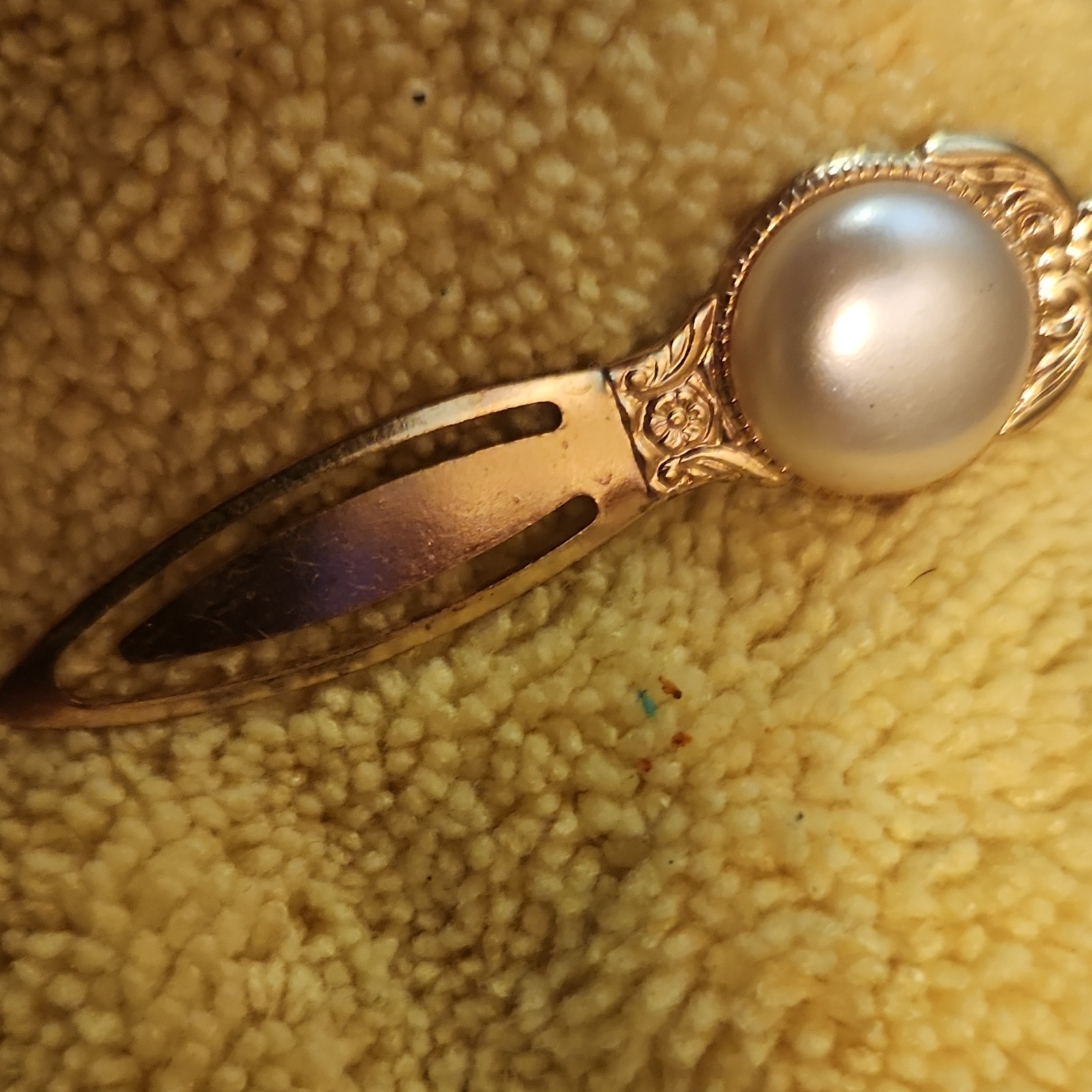Gold Metal Oval Bookmark with Pearl Accent, Solid Pattern, 7cm x 2cm