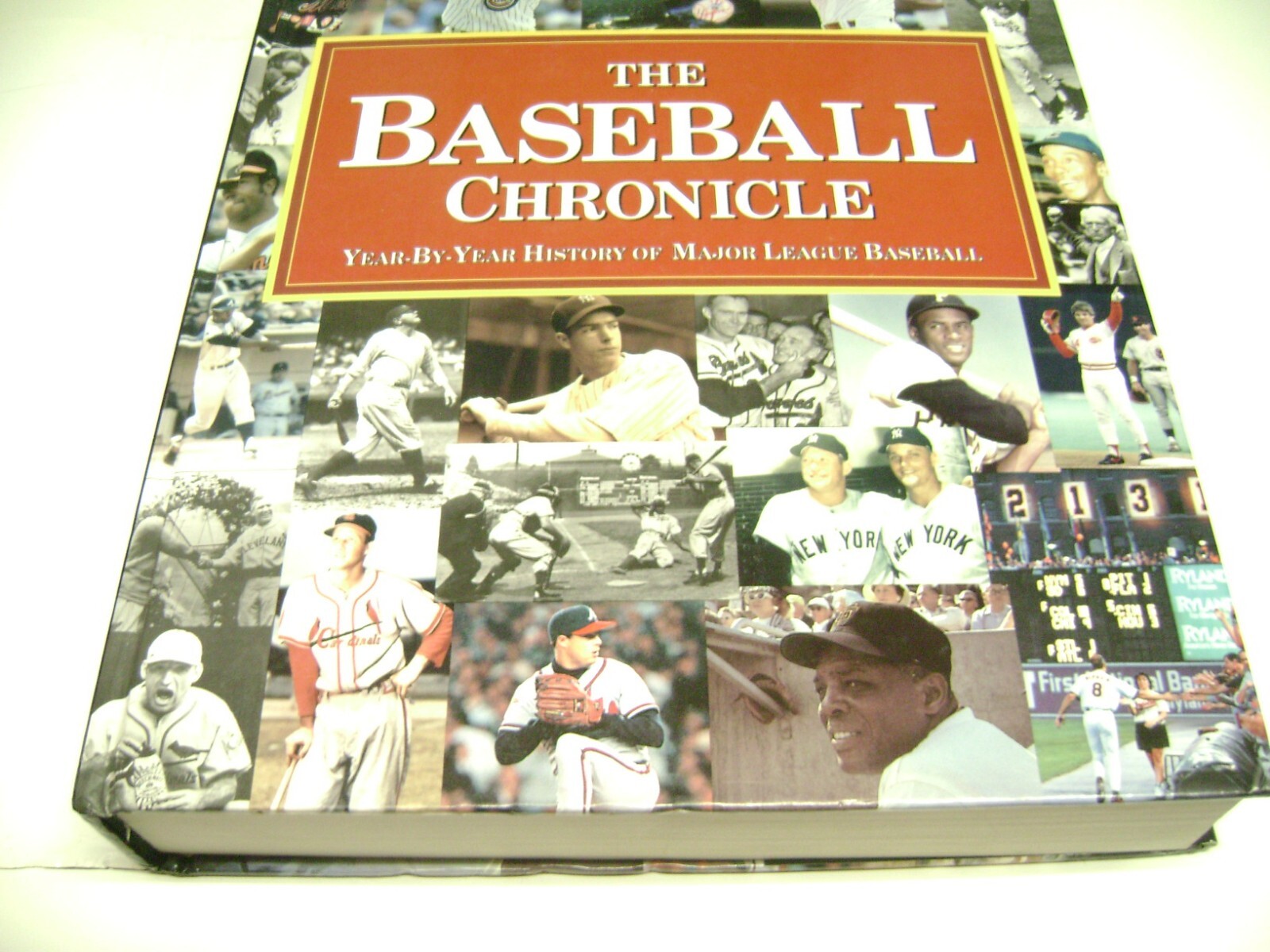2001 Huge Hardcover Book The BASEBALL CHRONICLE Year By Year History, 656 pages