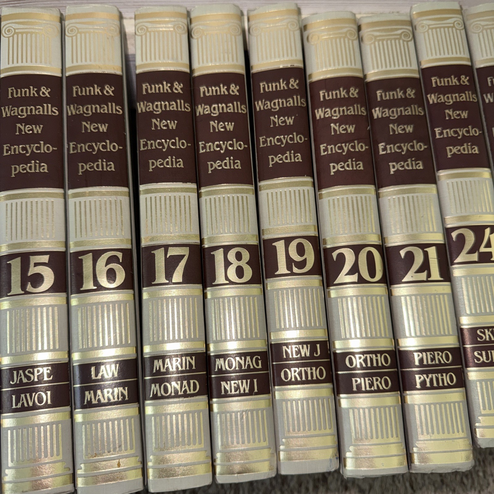 Funk and Wagnalls New Encyclopedia 1983 Hardcover Set of 31 Free Shipping