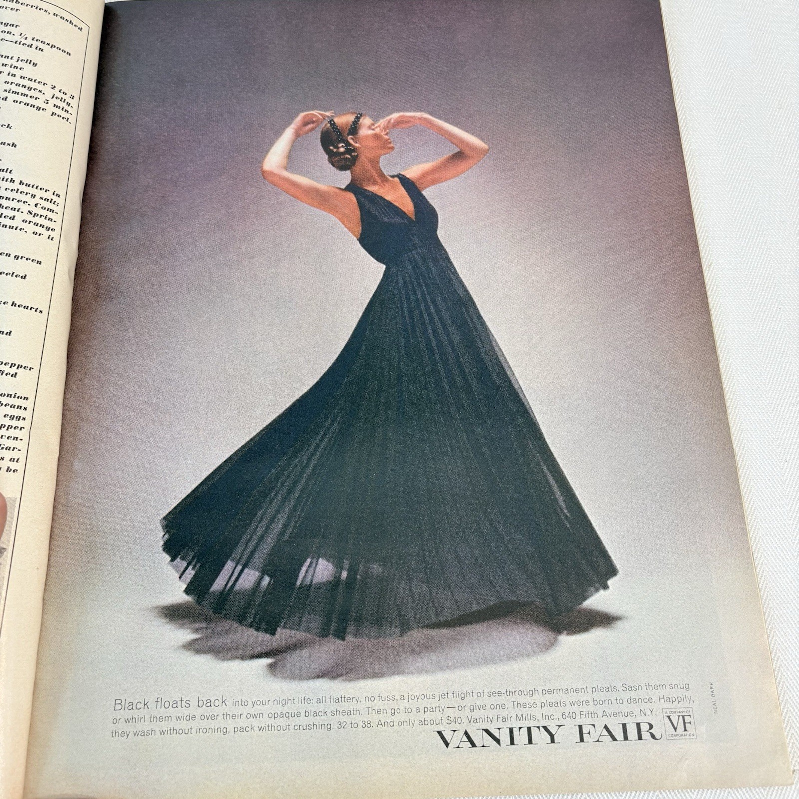 Vogue Magazine November 15, 1971 Patricia Dow Vintage 144 pages de la Renta