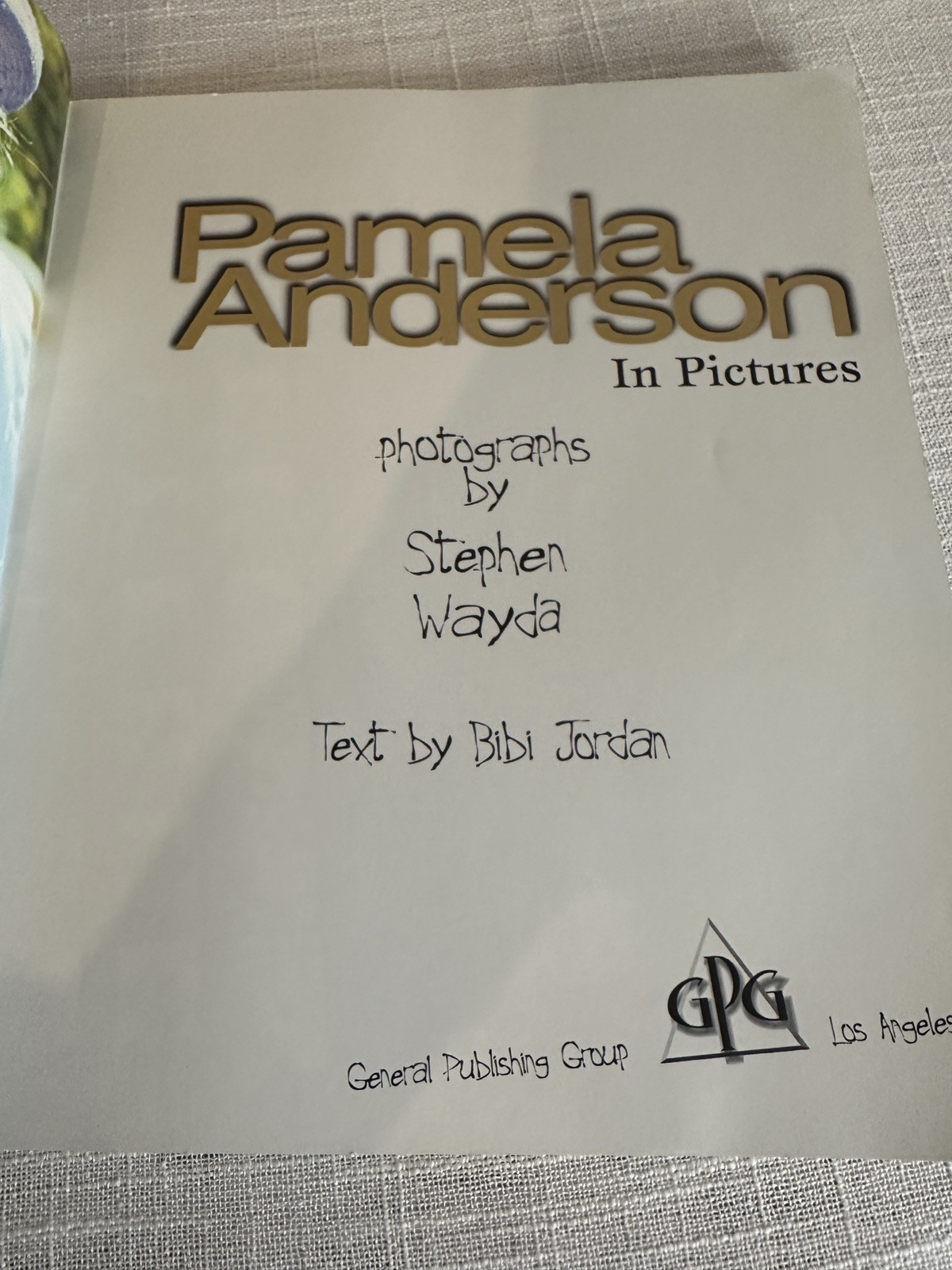 Pamela Anderson in Pictures -Paperback 1996 Photographs Stephen Wayda 159 pages