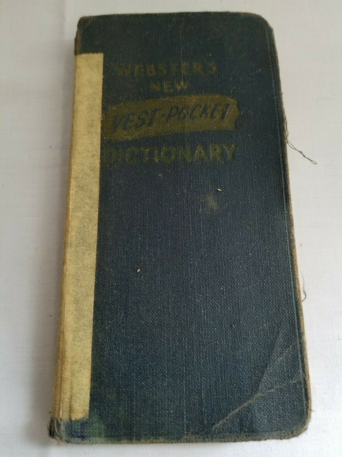 1945 Webster’s New Vest-Pocket Dictionary 6″ x 3″ Wilcox & Follett Co 284 pages
