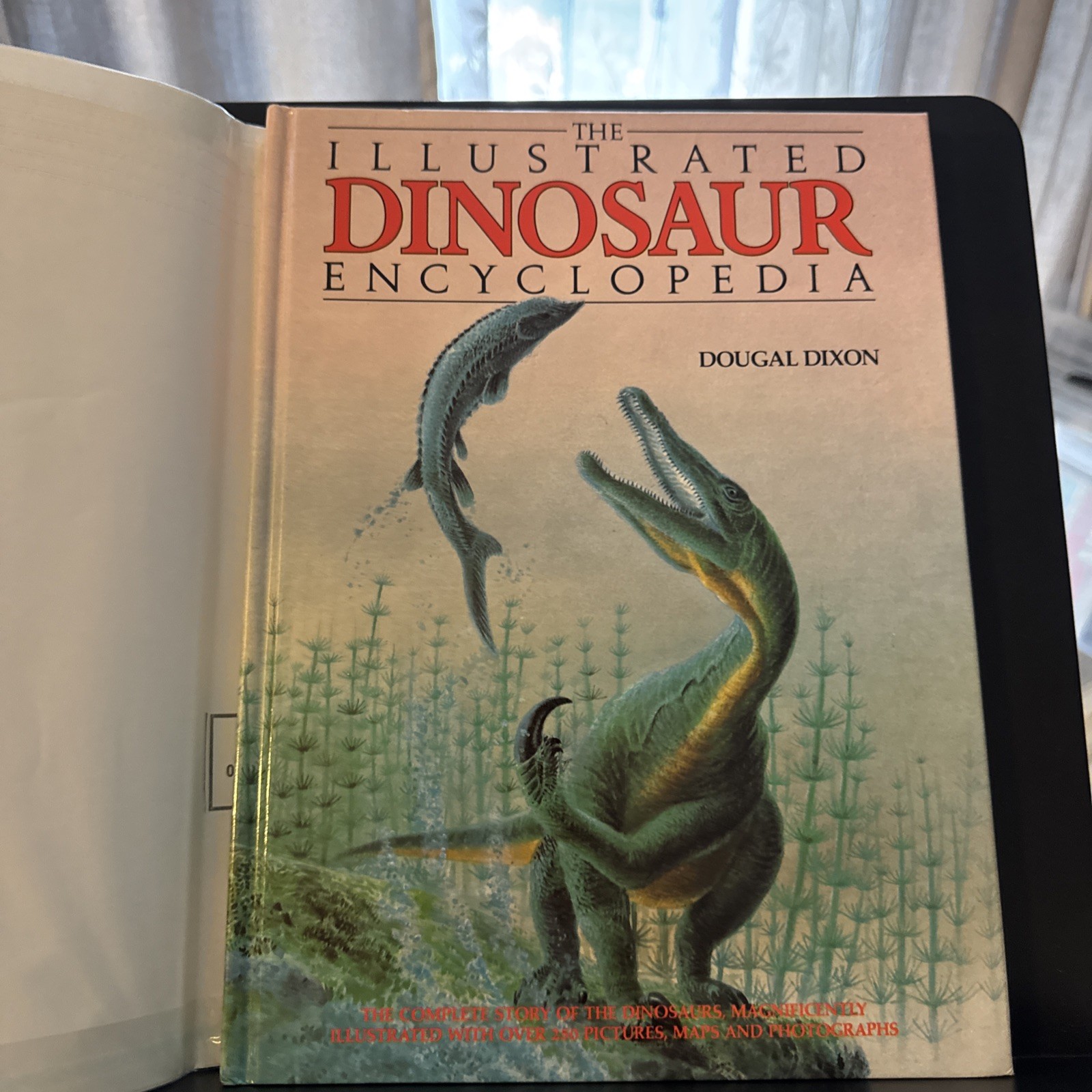 Illustrated Dinosaur Encyclopedia by Dougal Dixon (1988, Hardcover)