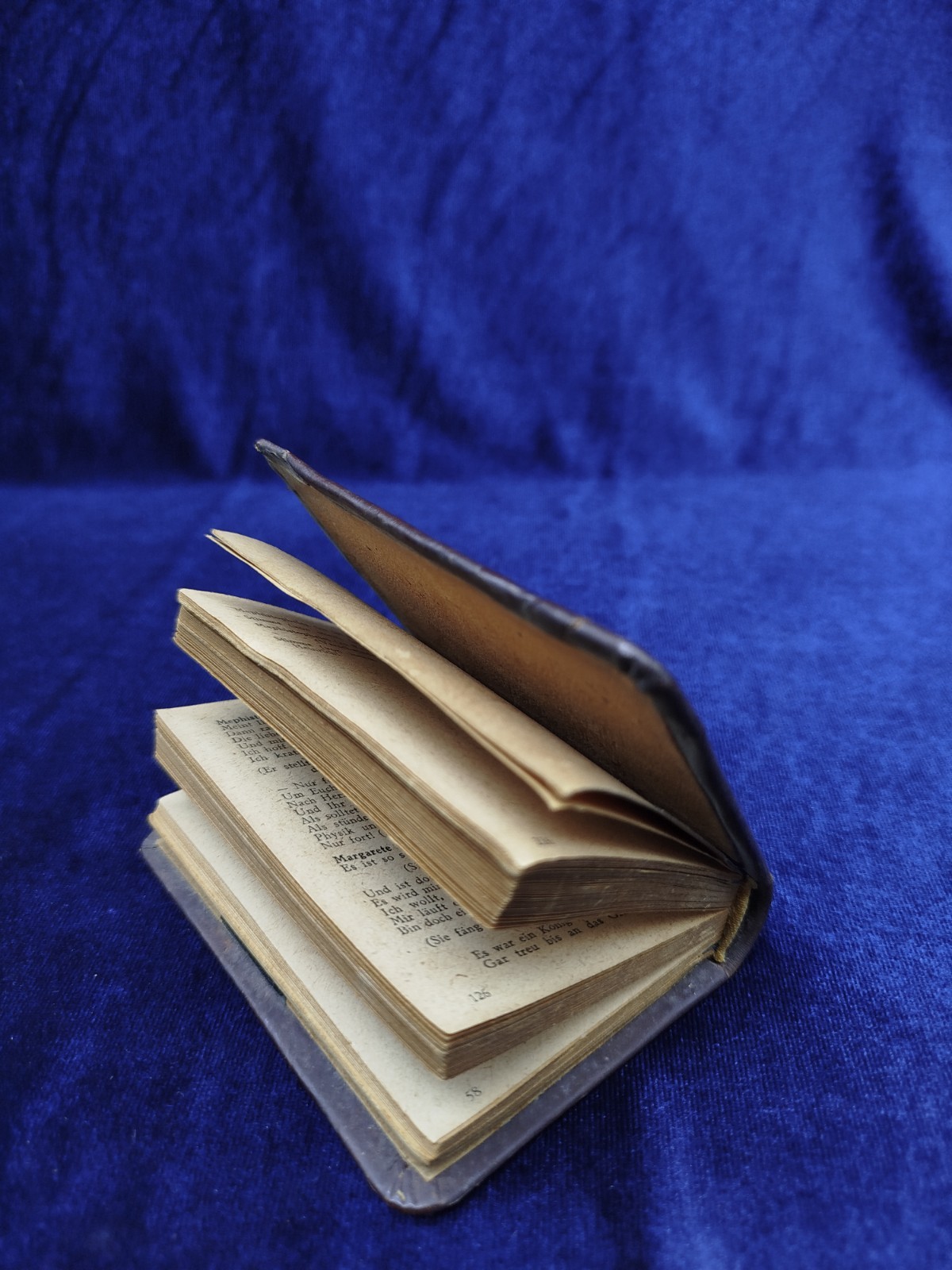 Old, Leather-Bound Pocket-Sized Book Faust, Part 1 9.5x7cm