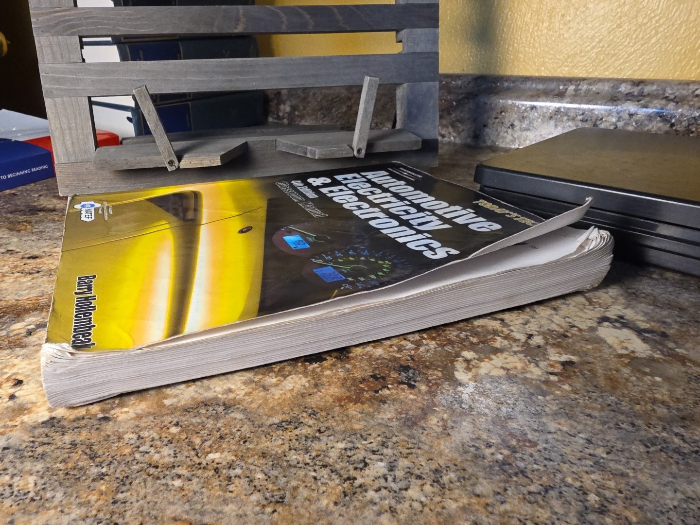Today’s Technician: Automotive – Paperback, by Hollembeak Barry – Acceptable