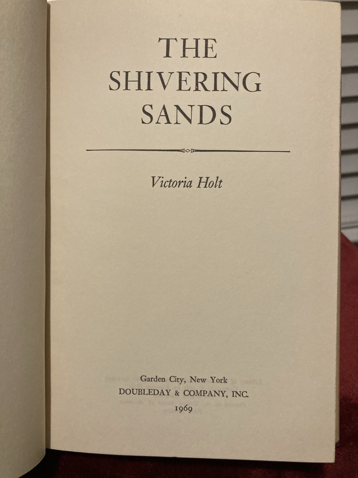 Victoria Holt The Shivering Sands (not BCE) First Edition Hardcover 1969 Fiction