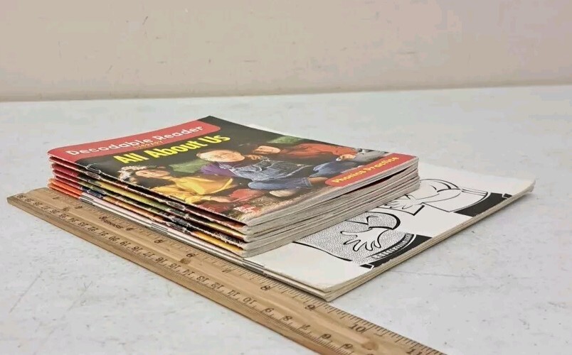 Lot Of 8 Booklets for Early Reading Decodable Readers / Phonics Bookshelf