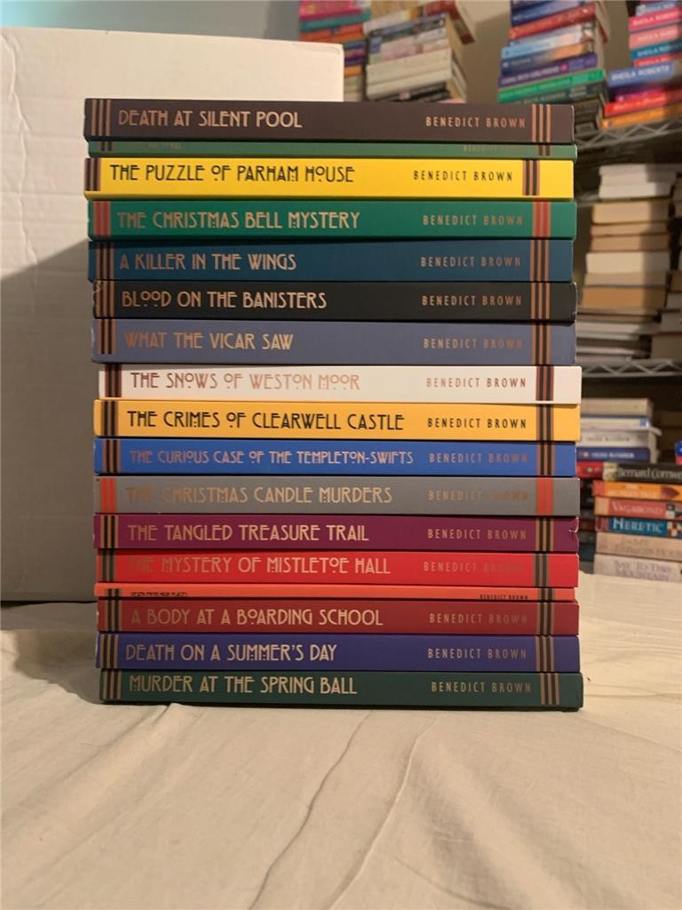 Lot 17 COMPLETE Lord Edgington Investigates Series 1-15 Benedict Brown + 2 Nvlas