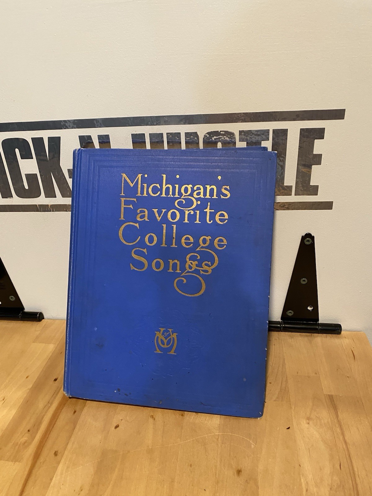 MICHIGAN S FAVORITE COLLEGE SONGS, U of M, 1925, 278 PAGES COMPLETE, FANTASTIC
