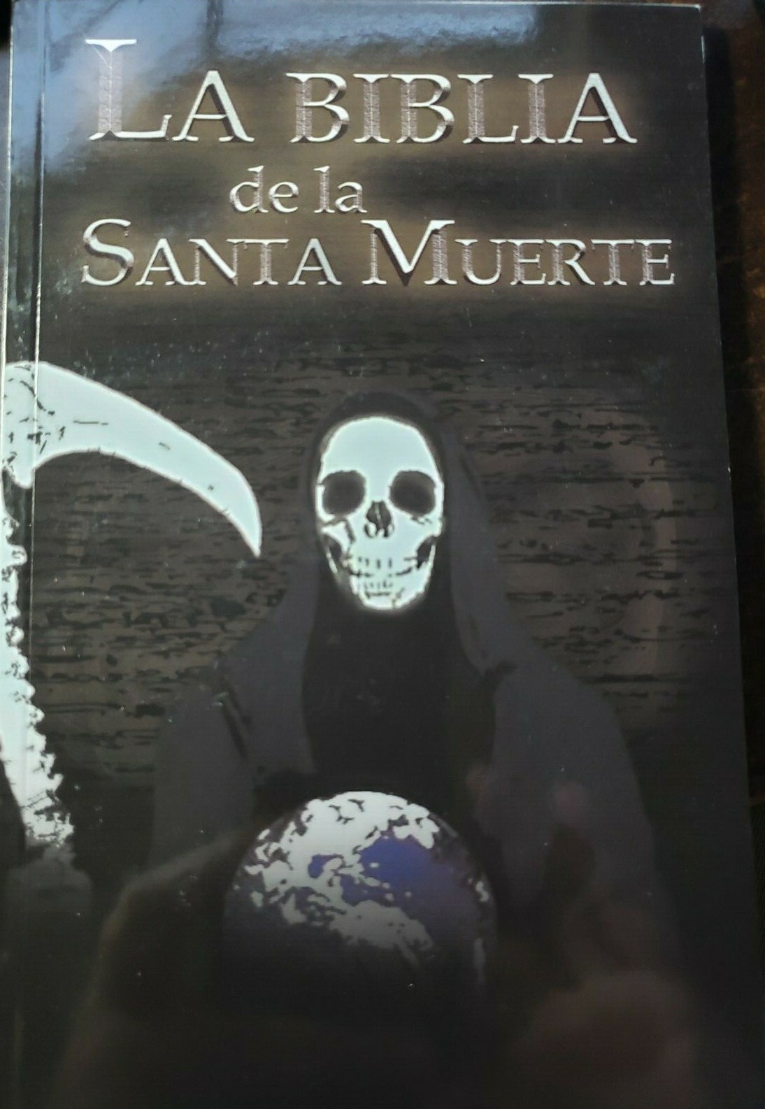 LA BIBLIA de la SANTA MUERTE LIBRA BOOK HOLY DEATH ESPANIOL USA SHIP 96 PAGES