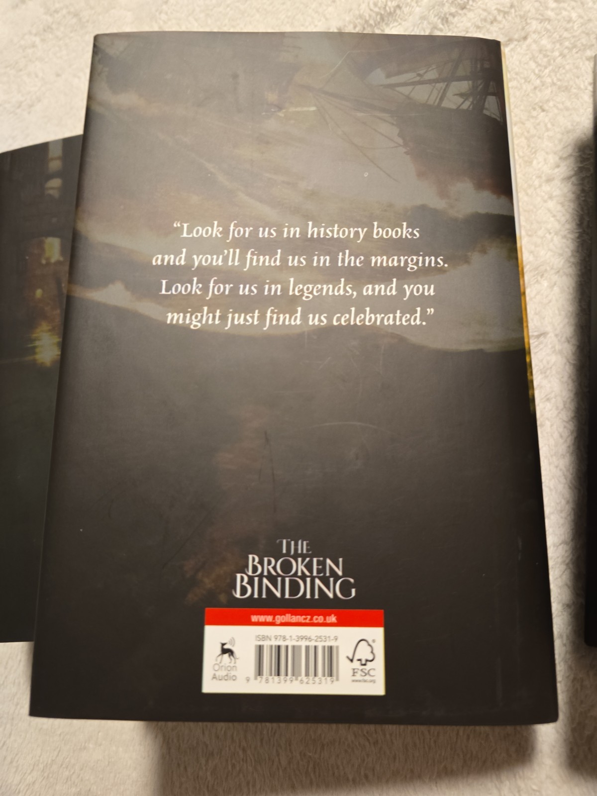 The Broken Binding Tier 2: The Gentleman Bastard Trilogy – Scott Lynch