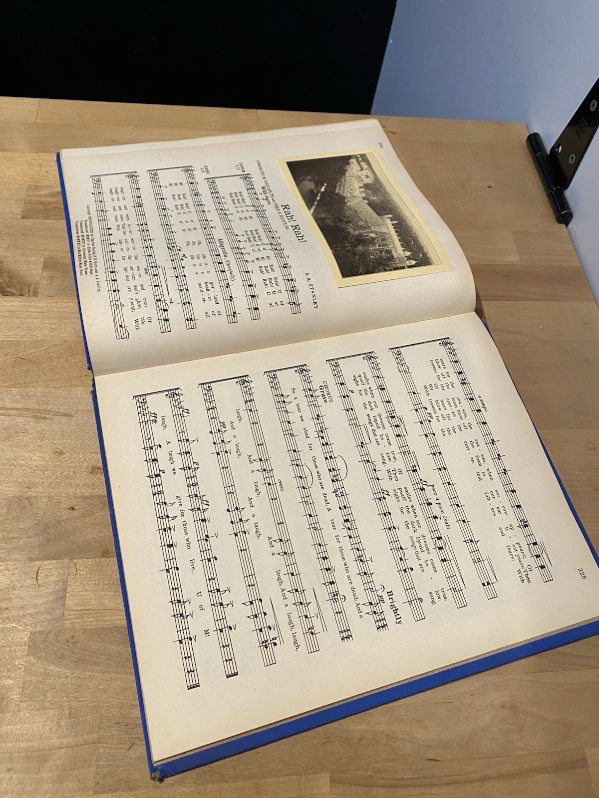 MICHIGAN S FAVORITE COLLEGE SONGS, U of M, 1925, 278 PAGES COMPLETE, FANTASTIC