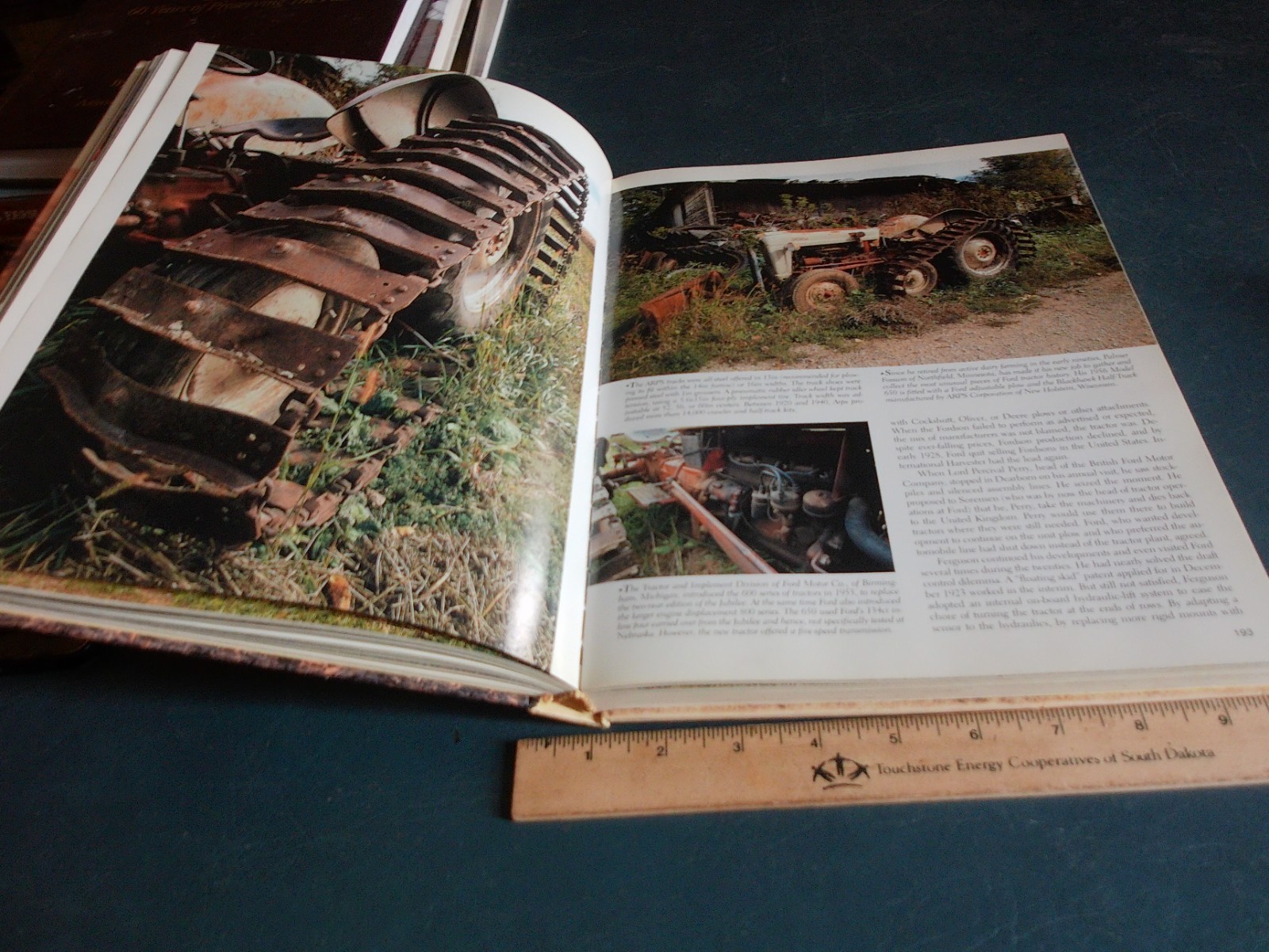 1999 HC Book America’s Classic Farm Tractors 431 Pages Lot 26-14