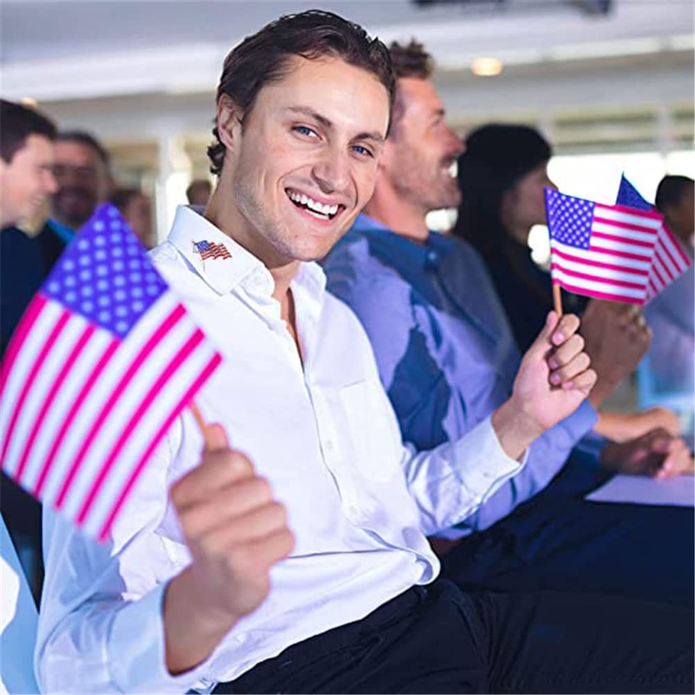 American Flag Brooch and Lapel Pin – Waving USA With 4.4 x 3.9 cm, Red