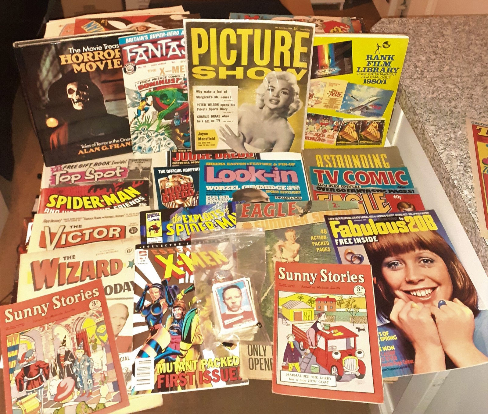 300x Huge VINTAGE UK COMICS LOT Batman Eagle 2000AD Judge Dredd TV Comic X-Men