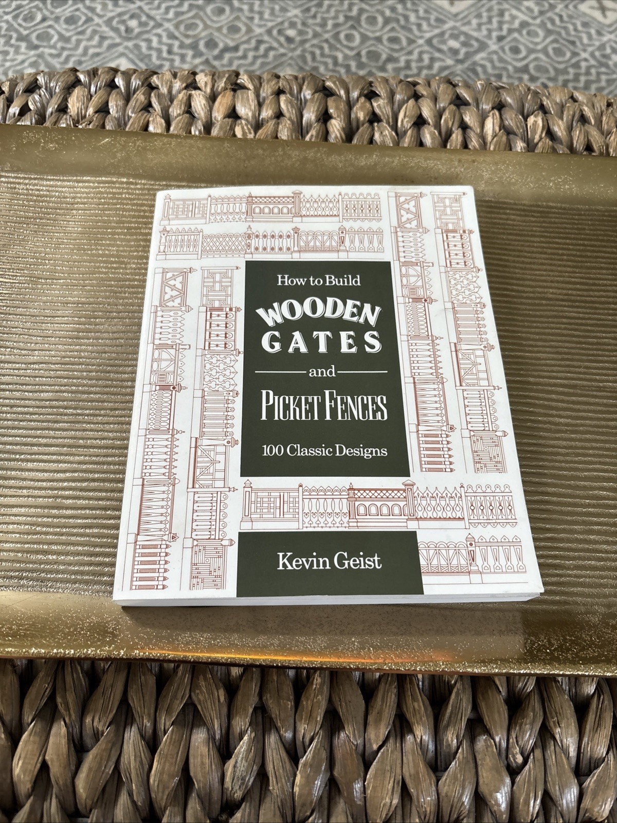 HOW TO BUILD WOODEN GATES AND FENCES: 100 CLASSIC DESIGNS By Kevin Geist *Mint*