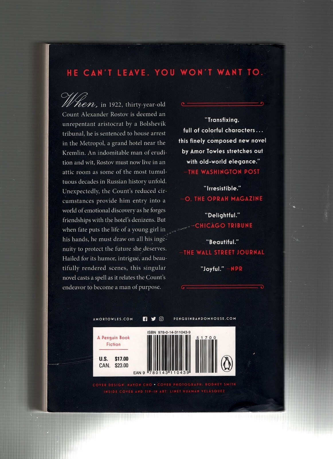 A GENTLEMAN IN MOSCOW by Amor Towles (2019 Trade Paperback)