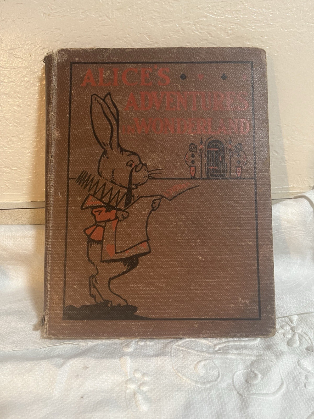 Lewis Carroll Alice’s Adventures in Wonderland Illustrated Cloth M.A. Donohue