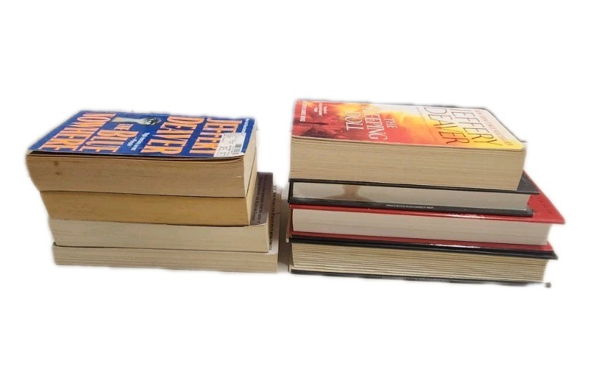 Lot of 8 Thriller/Suspense Books/3 HC/1 TP/4 MM **FREE SHIPPING **