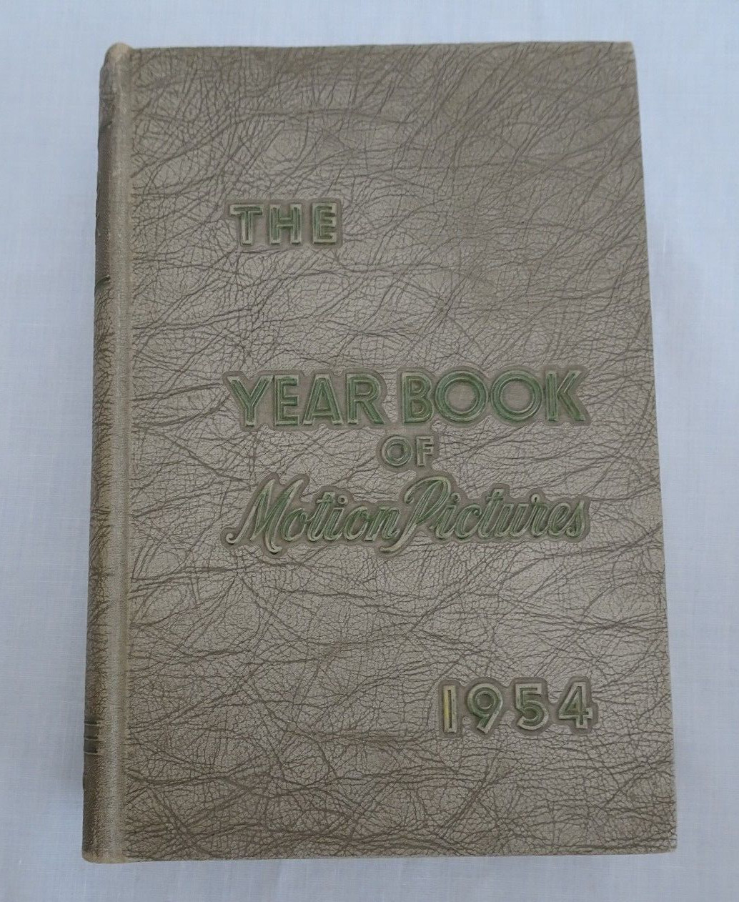 1954 THE FILM DAILY YEAR BOOK OF MOTION PICTURES 1280 PAGES Lots of Movie Photos