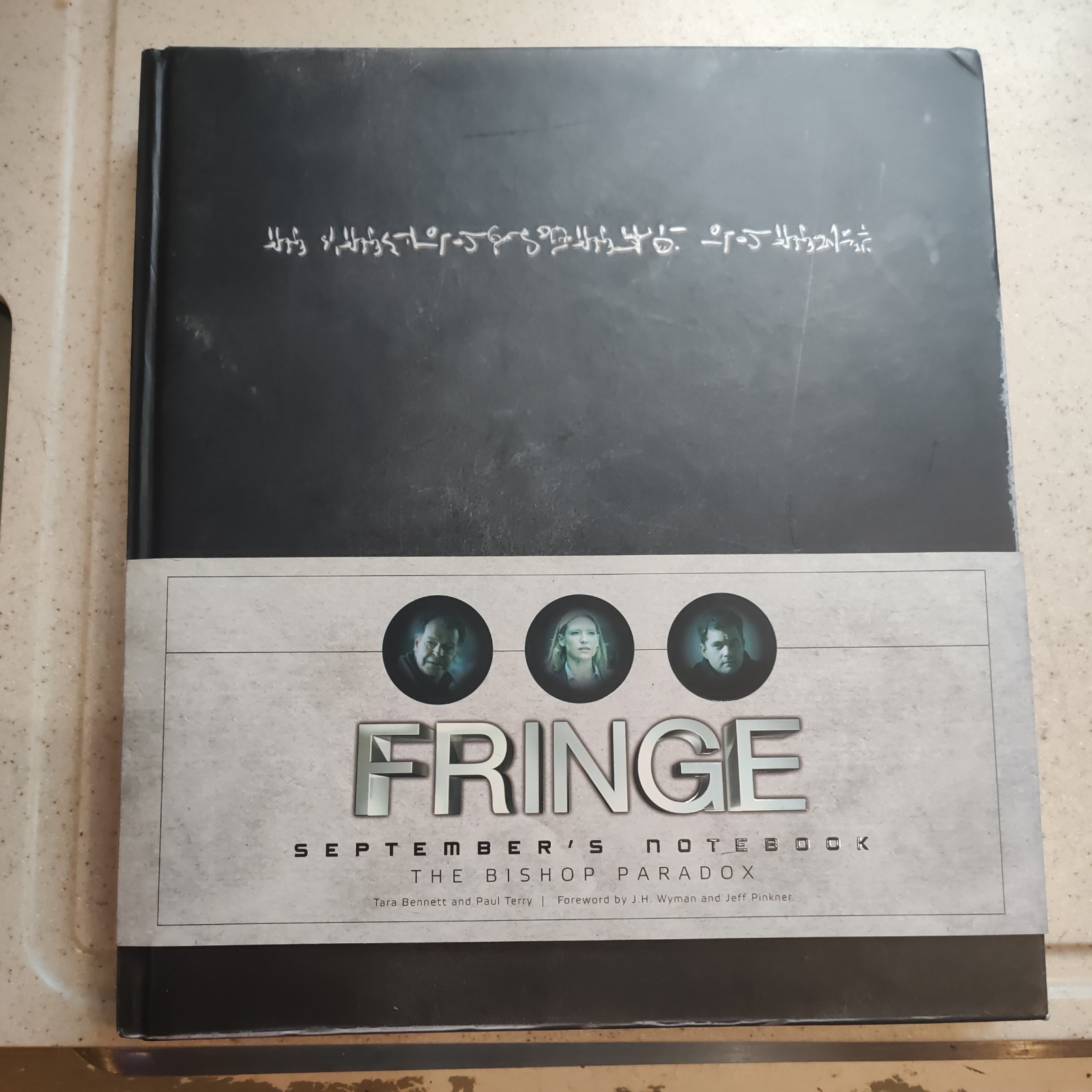 Fringe : September’s Notebook by Tara Bennett (2013, Hardcover)