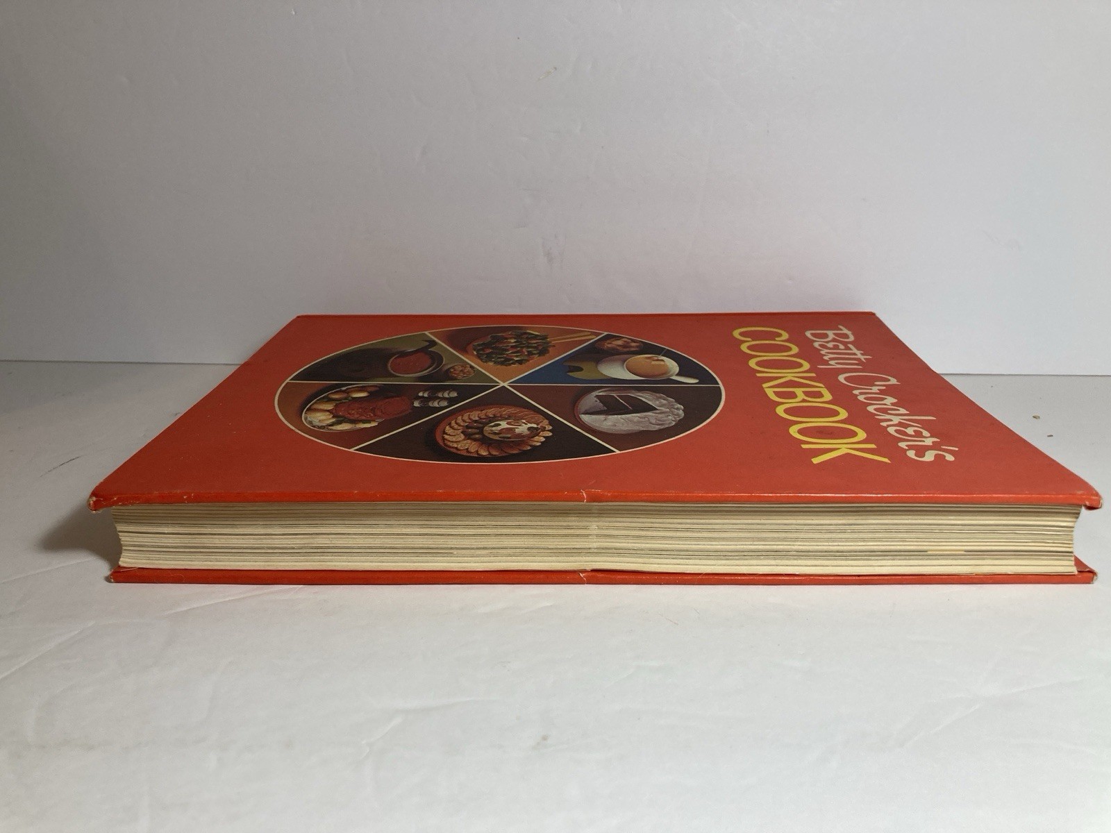 Vintage Betty Crocker’s Cookbook 1974 Tight Binding 480 Pages HC
