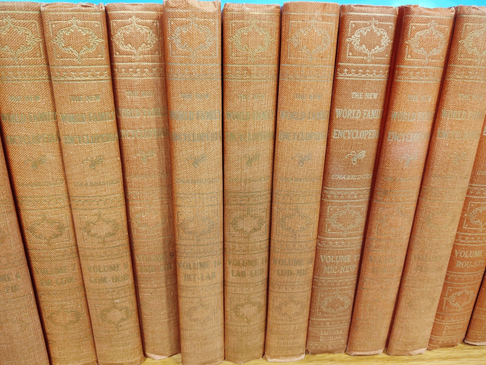 The New World Family Encyclopedia Deluxe Edition 1954 Volumes 1-20