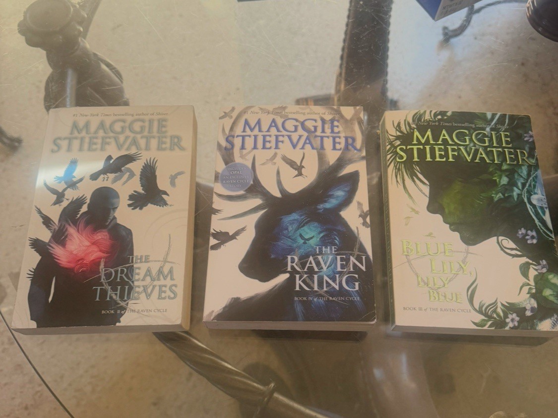 3 Book Lot Raven Cycle Maggie Stiefvater dream thieves, Raven King, Blue Lily