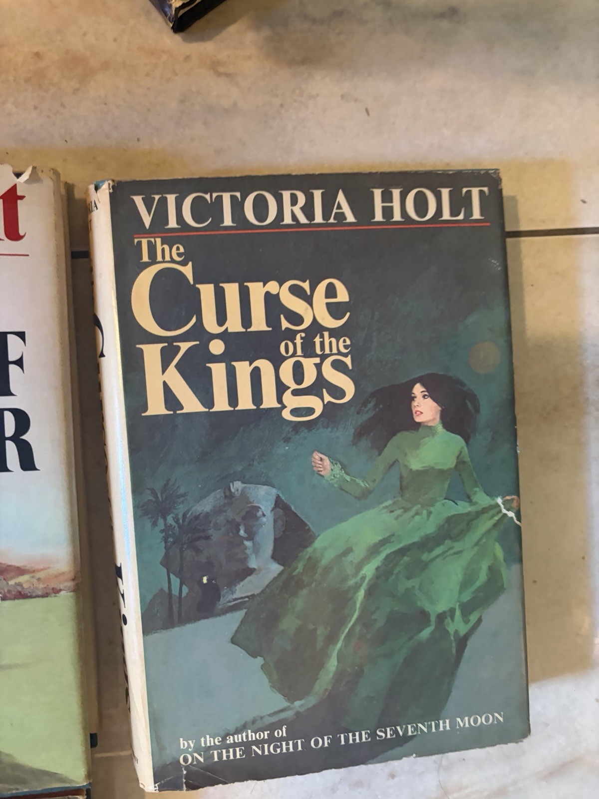 Lot 9 Victoria Holt Romance Mystery HCDJ