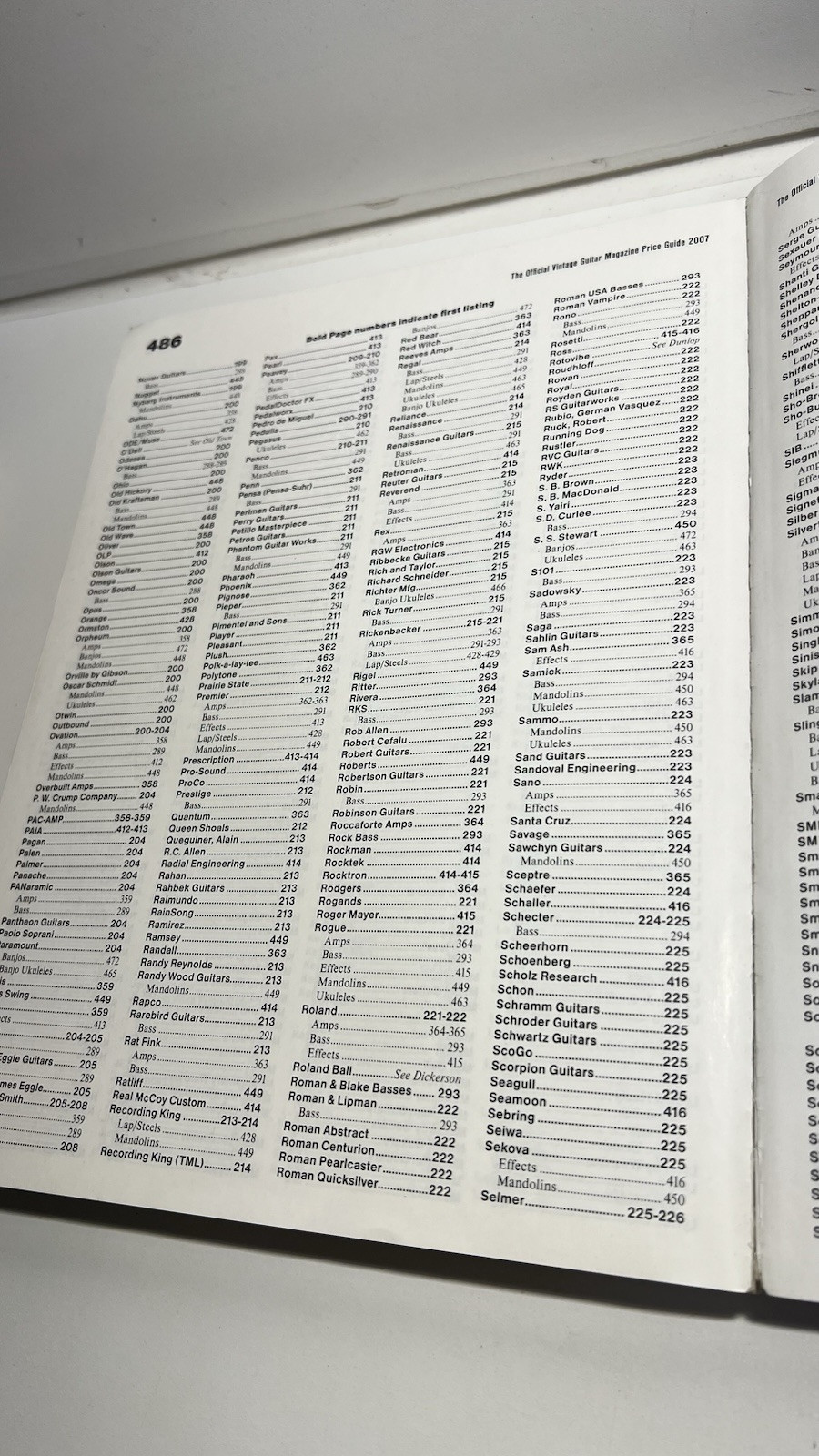 The Official Vintage Guitar Price Guide 🎸📖 (2007) by Alan Greenwood & Gil