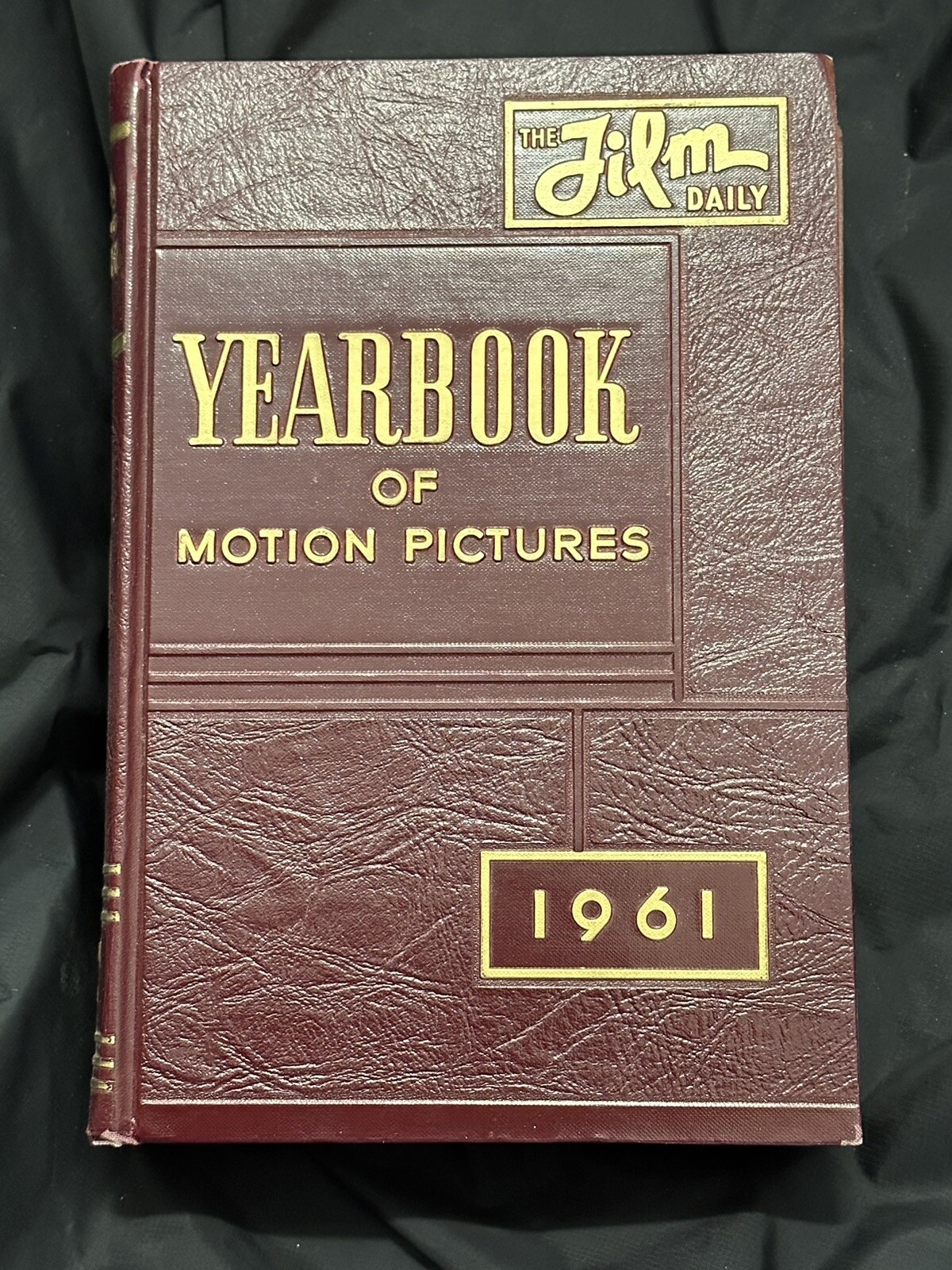1961 THE FILM DAILY YEAR BOOK OF MOTION PICTURES 1120 PAGES