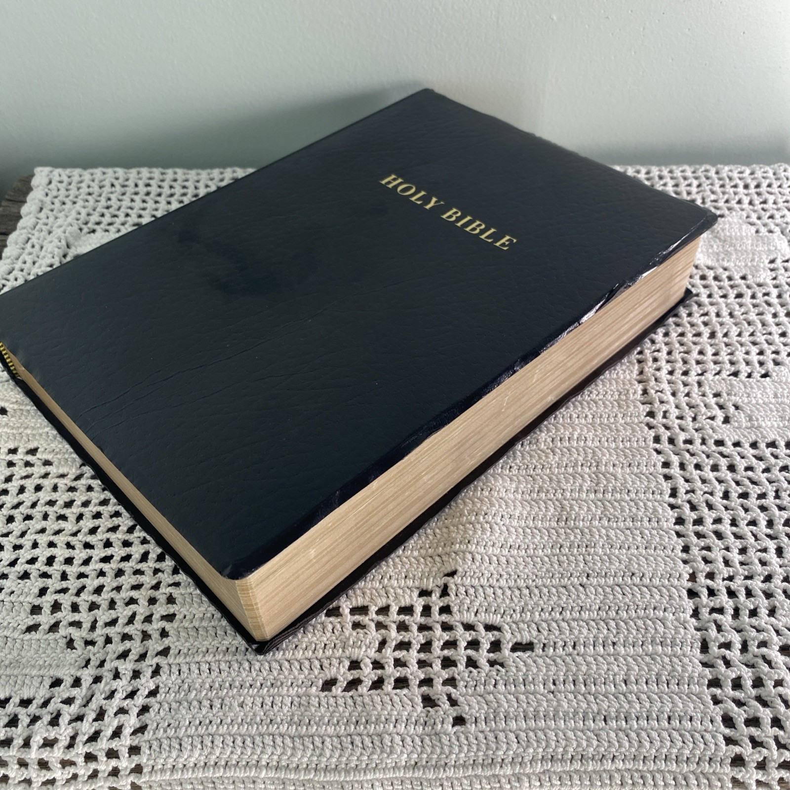 KJV HOLY BIBLE King James Version Black Large Imitation Binding Holman Bible