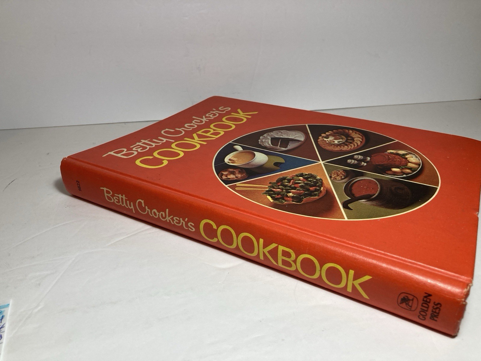 Vintage Betty Crocker’s Cookbook 1974 Tight Binding 480 Pages HC